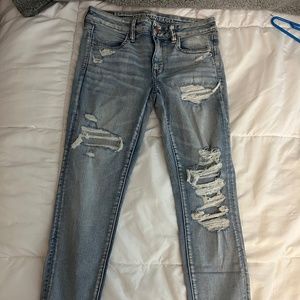American eagle light wash ripped jeans size 6